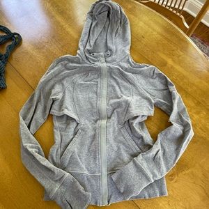 LULULEMON GRAY ZIPUP